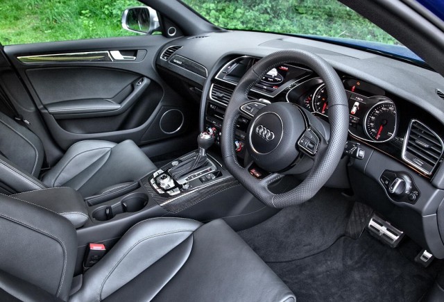 Audi RS 4 Avant (6).jpg